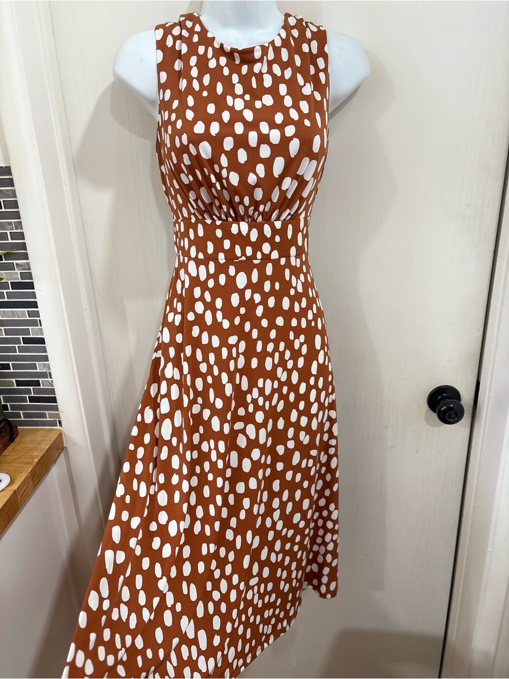 London Times Rust Brown & White Sleeveless Spot Midi Dress
